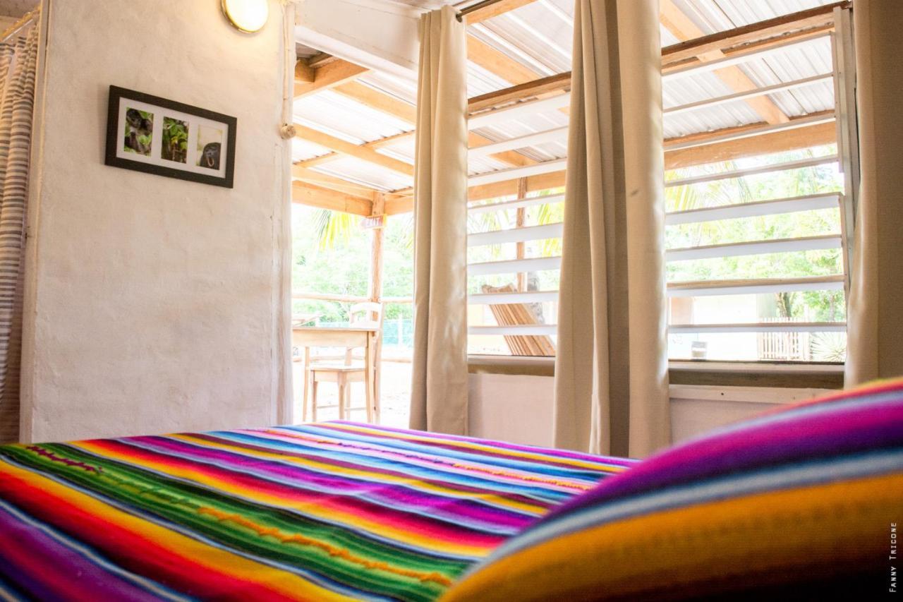 Horse Cottage Sarteneja Ngoại thất bức ảnh