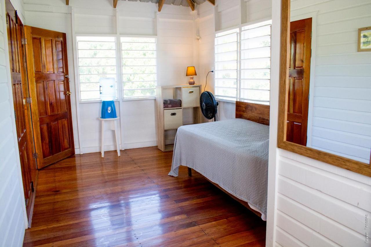 Horse Cottage Sarteneja Ngoại thất bức ảnh