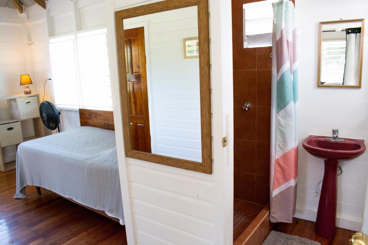 Horse Cottage Sarteneja Ngoại thất bức ảnh
