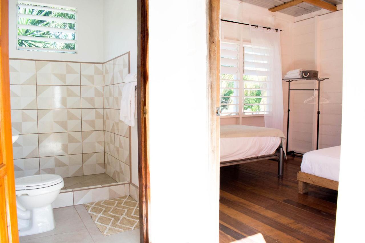 Horse Cottage Sarteneja Ngoại thất bức ảnh