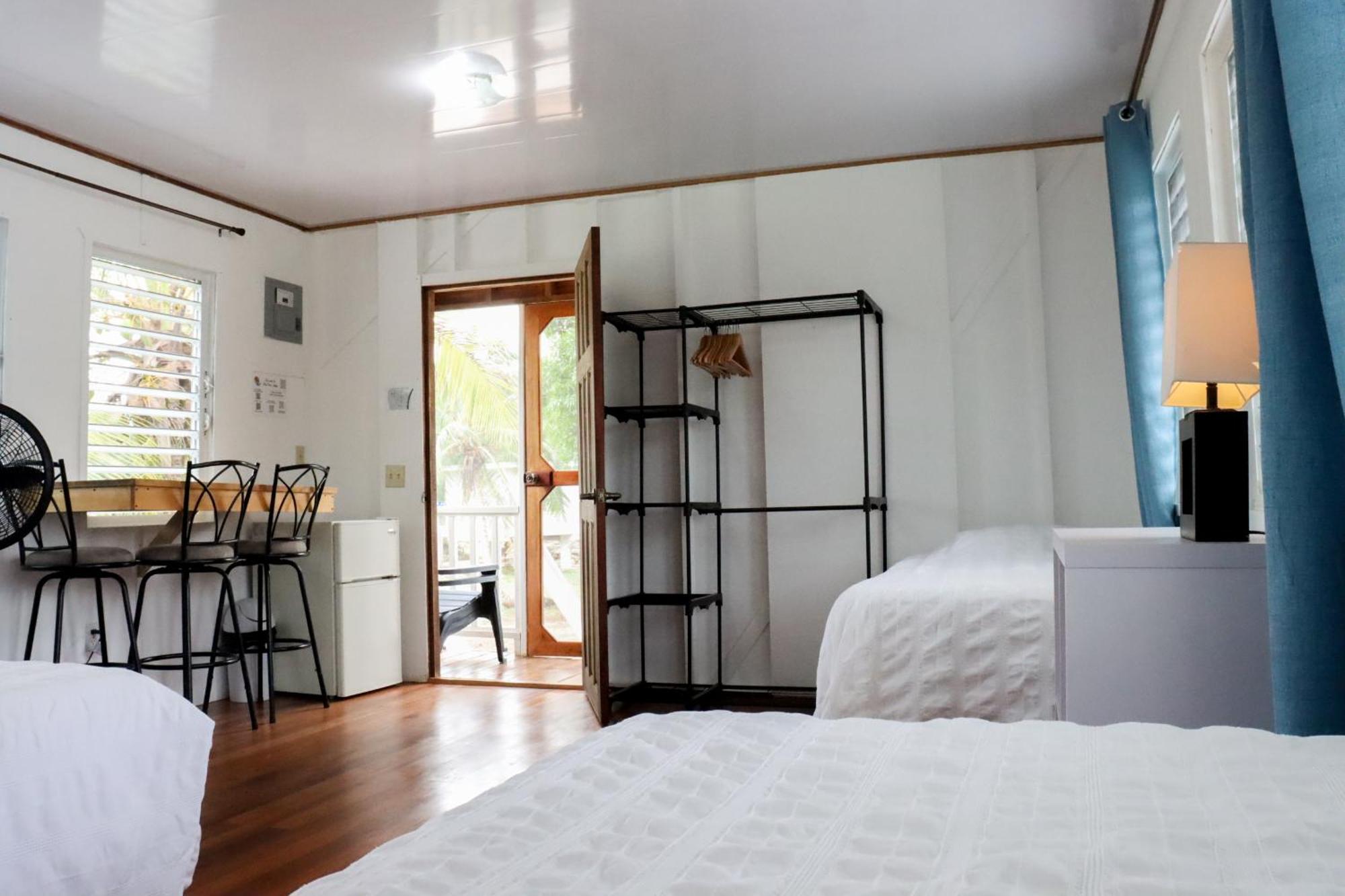 Horse Cottage Sarteneja Ngoại thất bức ảnh