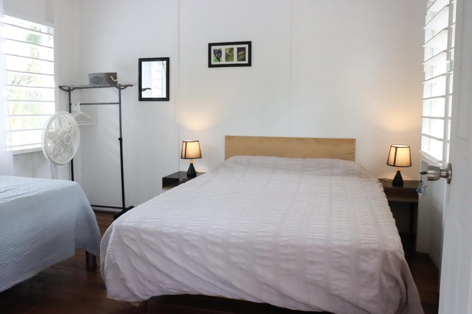 Horse Cottage Sarteneja Ngoại thất bức ảnh
