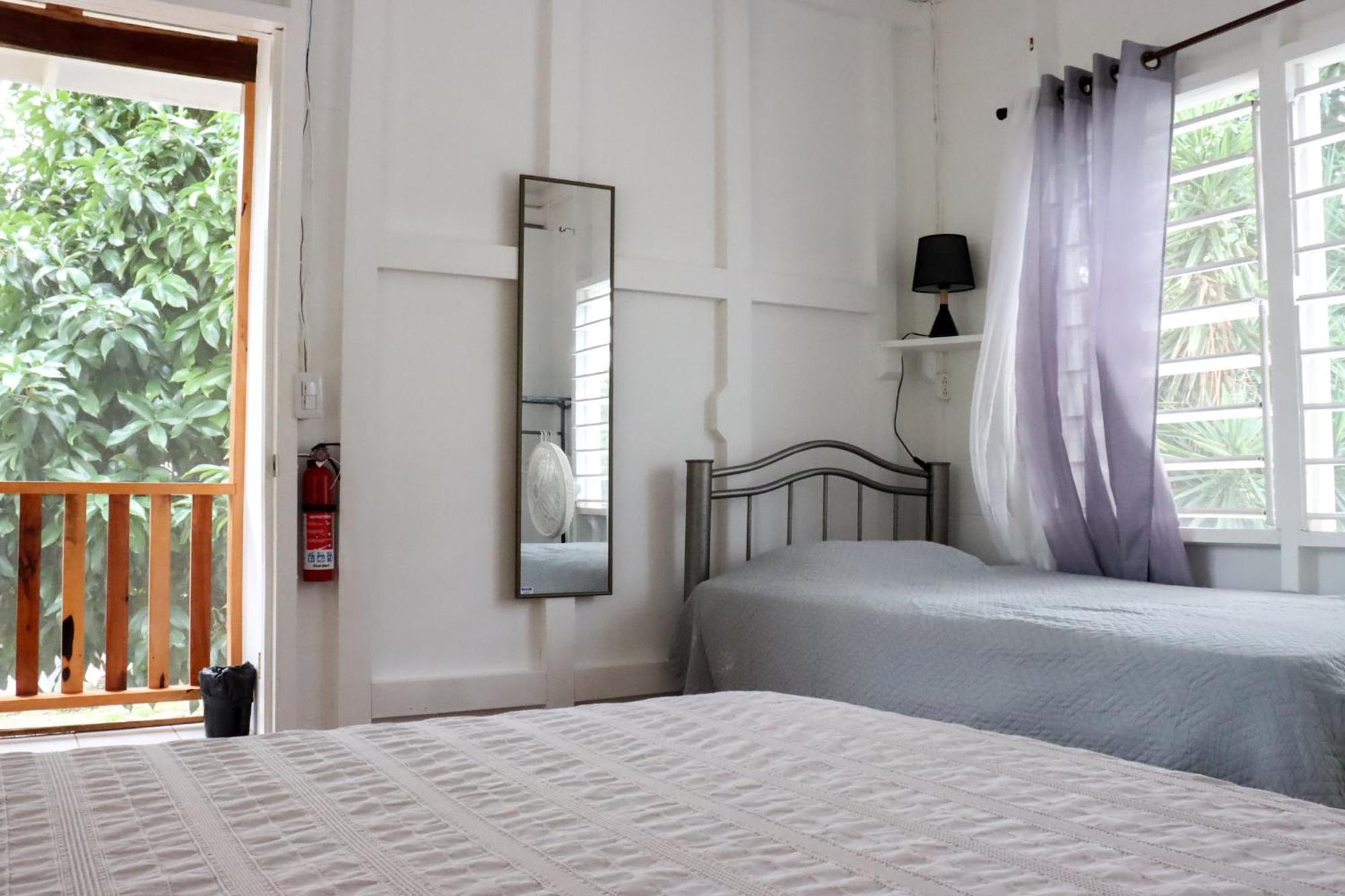 Horse Cottage Sarteneja Ngoại thất bức ảnh